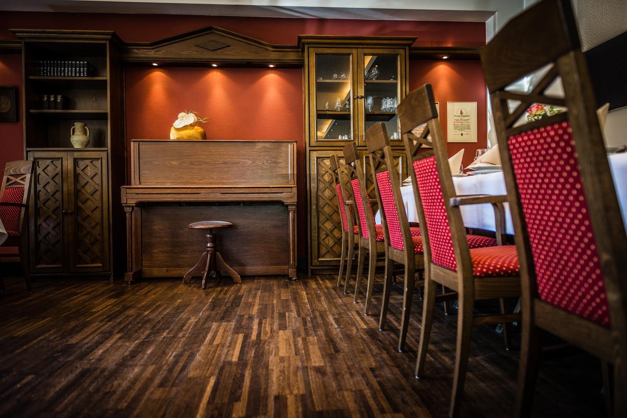 Hotel Rheinischer Hof Динклаге Екстериор снимка